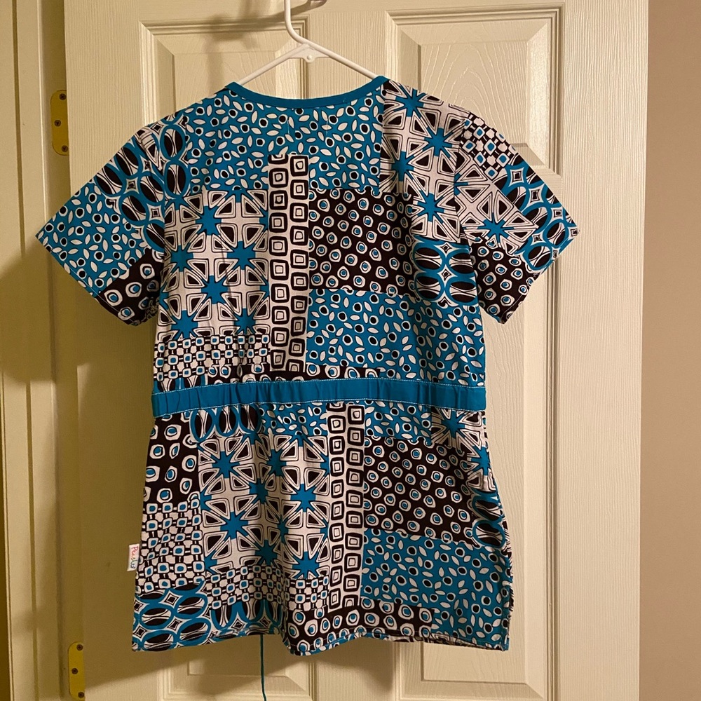 Scrub Top - Picture 2 of 4